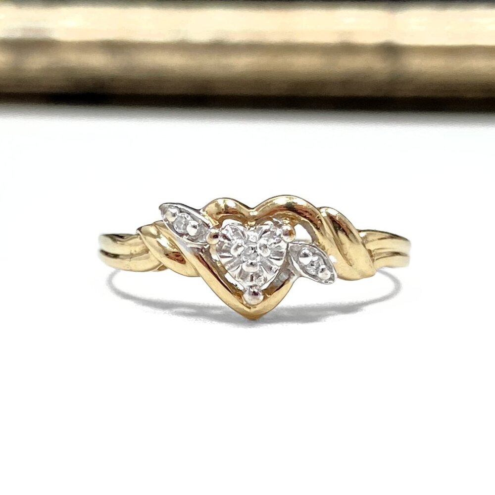 10k Solid Yellow Gold Genuine Diamond Heart Estate Ring (size 5) (1.47 grams)